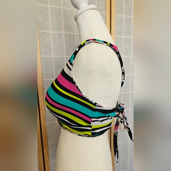 Torrid Floral Or Striped Reversible Bikini Top Size 2 - Picture 5 of 6